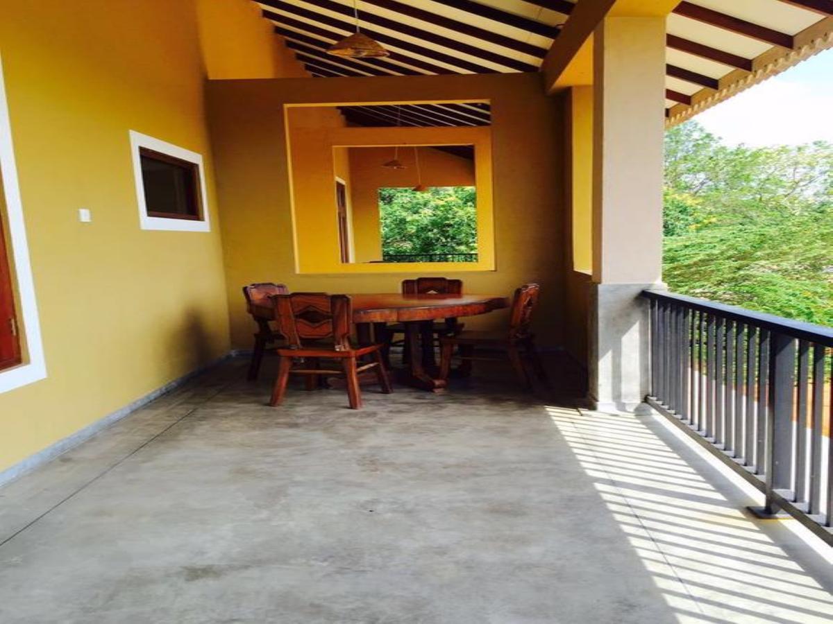 Castle Rock Sigiriya Hotel Kibissa Екстериор снимка